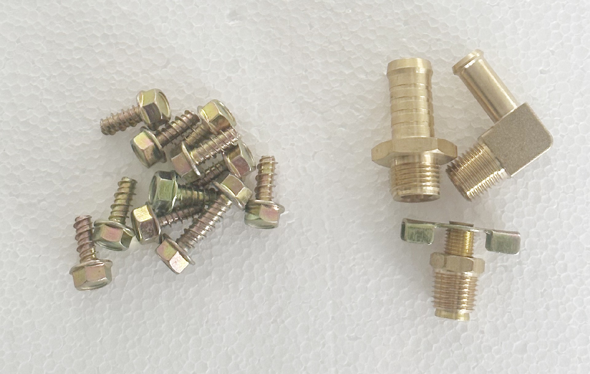 BUS  RADIATOR:BLUEBIRD HDFE 3000 FREIGHTLINER OSHKOSH RADIATOR | OEM 1948066 1102480 1003471